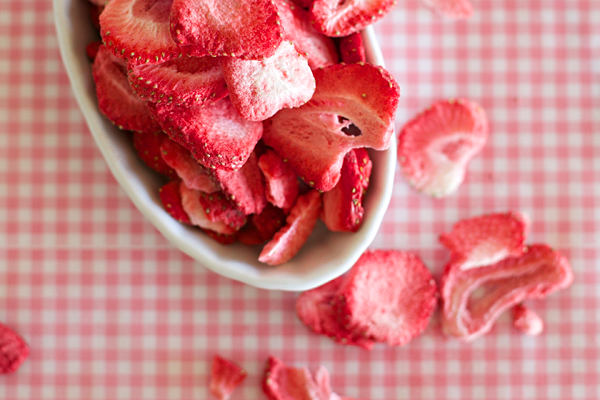 chocolate-strawberry-bark-2