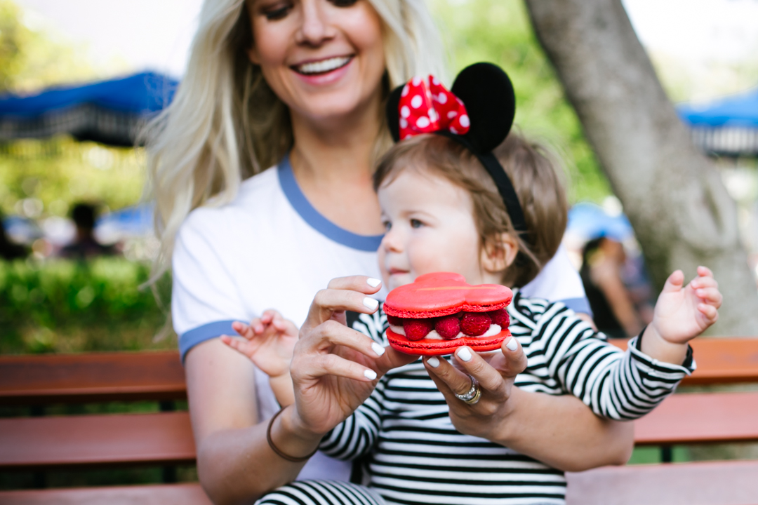 mickey macaron (1 of 2)